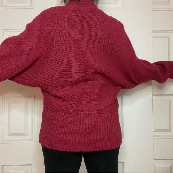 Vintage Embroidered Red Knit Oversized Cardigan - Picture 5 of 7